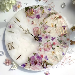 Resin Wall Clock with Dried Flowers Unique Wedding Gifts For Couples Resin Flower Clock Custom Pressed Flower Art Modern Home Decoration